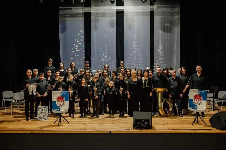 XXXII Maraton Pływacki im. Pawła Pioruna i Marcina Kaźmierskiego zainaugurowany muzycznie
