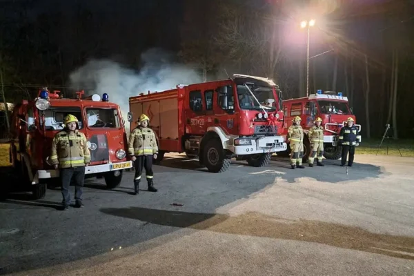 Pożar budynku gospodarczego w Rzeczycy – interwencja strażaków