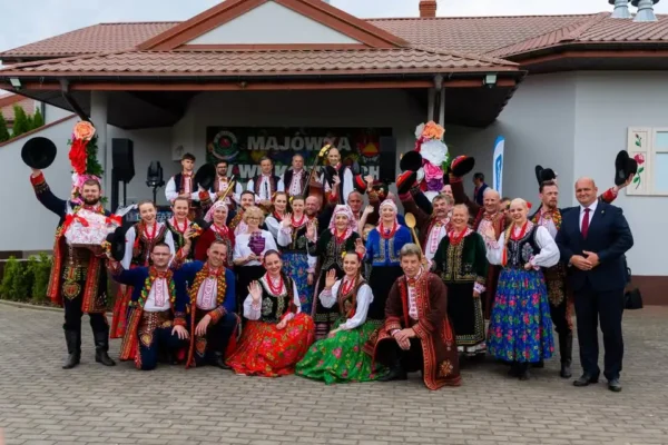 Pierwszy seans Letniego Kina Plenerowego 2026 za nami – dziękujemy widzom i KGW Niwna
