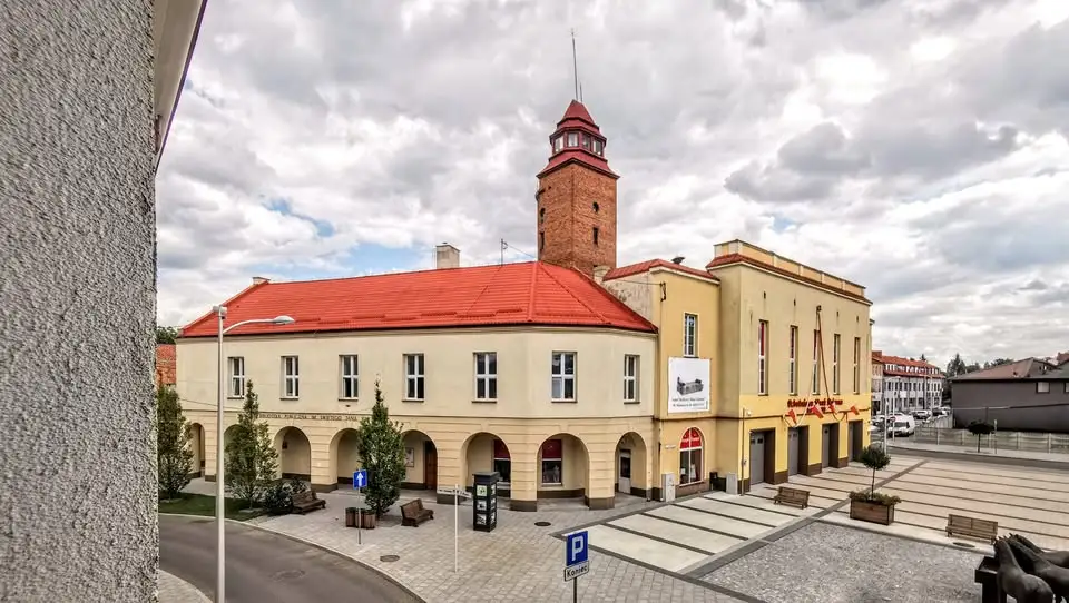 Weekend z książką i piknikiem w parku – biblioteka zaprasza