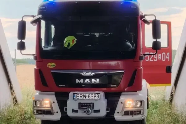 Fałszywy alarm w Szwejkach Małych. Strażacy interweniowali przy powalonym drzewie