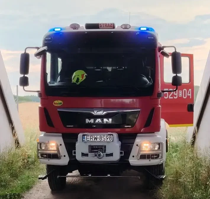 Fałszywy alarm w Szwejkach Małych. Strażacy interweniowali przy powalonym drzewie
