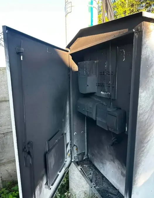 Pożar skrzynki elektrycznej w Orlej Górze – interwencja OSP Biała Rawska