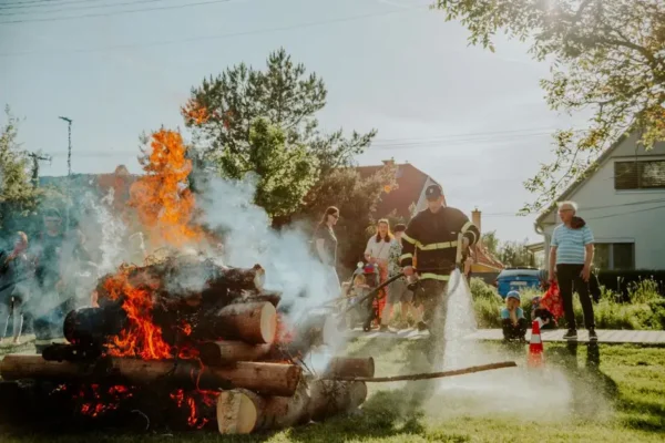 Edukacyjny piknik „Bezpieczna Rodzina” w Cielądzu – spotkanie ze służbami ratunkowymi