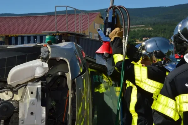 Wypadek dwóch aut na DW 707 w Sańborzy – interwencja OSP Cielądz