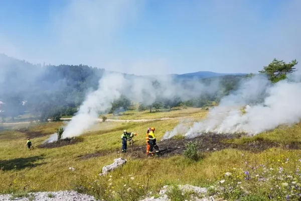 Pożar rżyska w Dziurdziołach – interwencja strażaków z Rawy Mazowieckiej