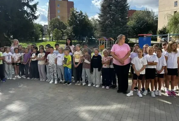 Próbna ewakuacja w Szkole Podstawowej w Białej Rawskiej – uczniowie ćwiczyli bezpieczeństwo