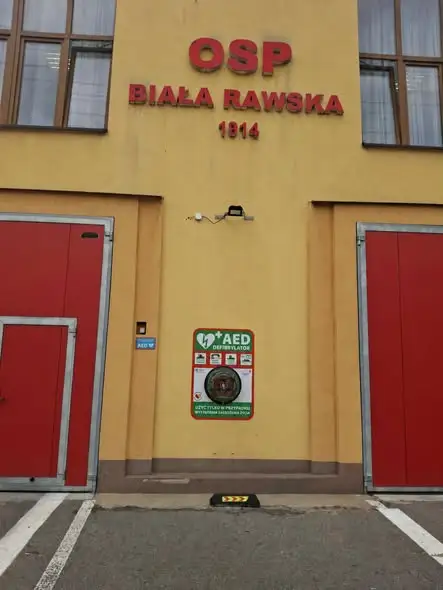 Defibrylator AED zawisł przy remizie OSP Biała Rawska. Mieszkańcy wybrali projekt w Budżecie Obywatelskim
