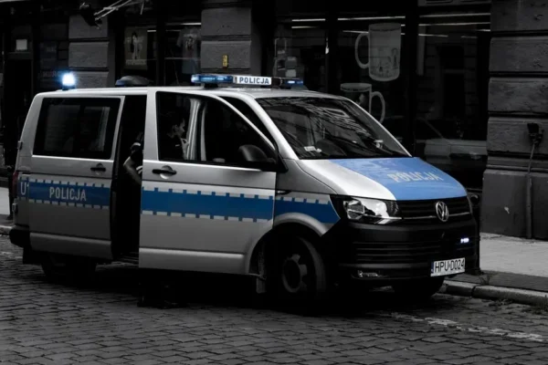 17-latek stał na czatach, ojczym i wujek kradli w drogerii. Cała trójka zatrzymana