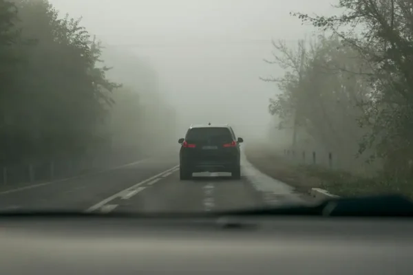 Pierwszy dzień jesieni na drogach powiatu rawskiego – policja apeluje o ostrożność
